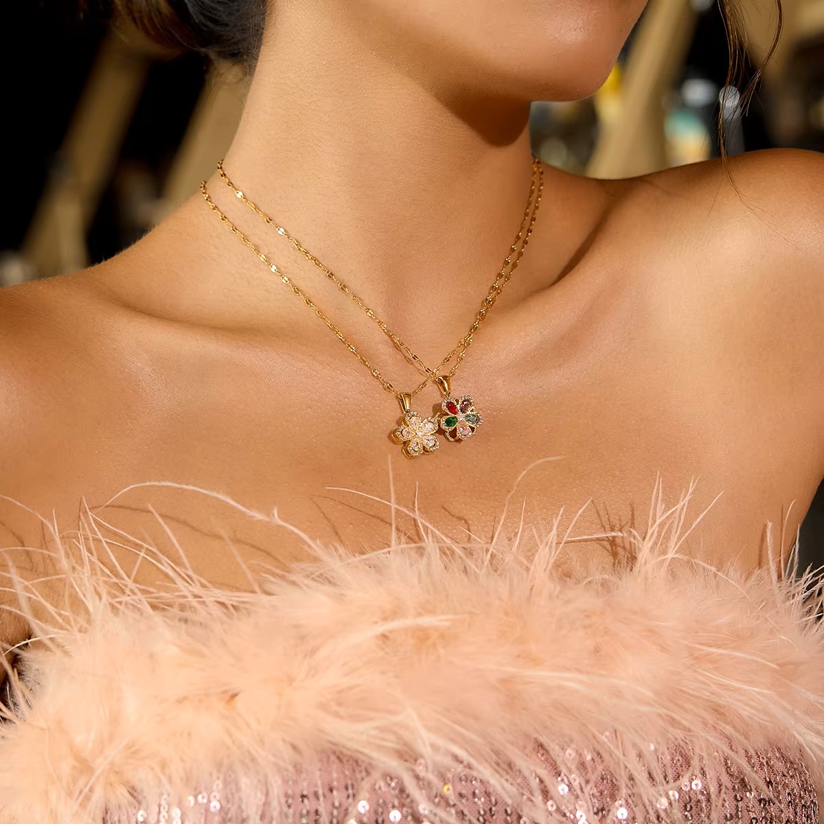 Detail otočného barevného květinového přívěsku ELENYS Floraya Spinner Multicolor